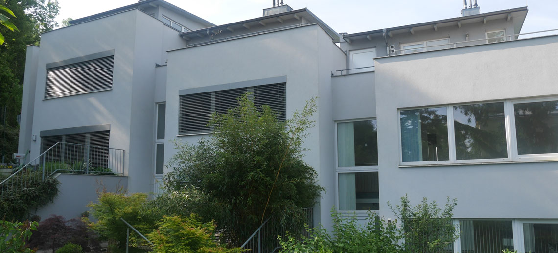 Das Bild zeigt ein modernes Haus. Einzelheiten entnehmen Sie bitte der Beschreibung.