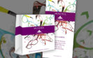 Das Bild zeigt verschiedene Druckwerke, u. a. eine Papiertasche, im Corporate Design des Kunden.